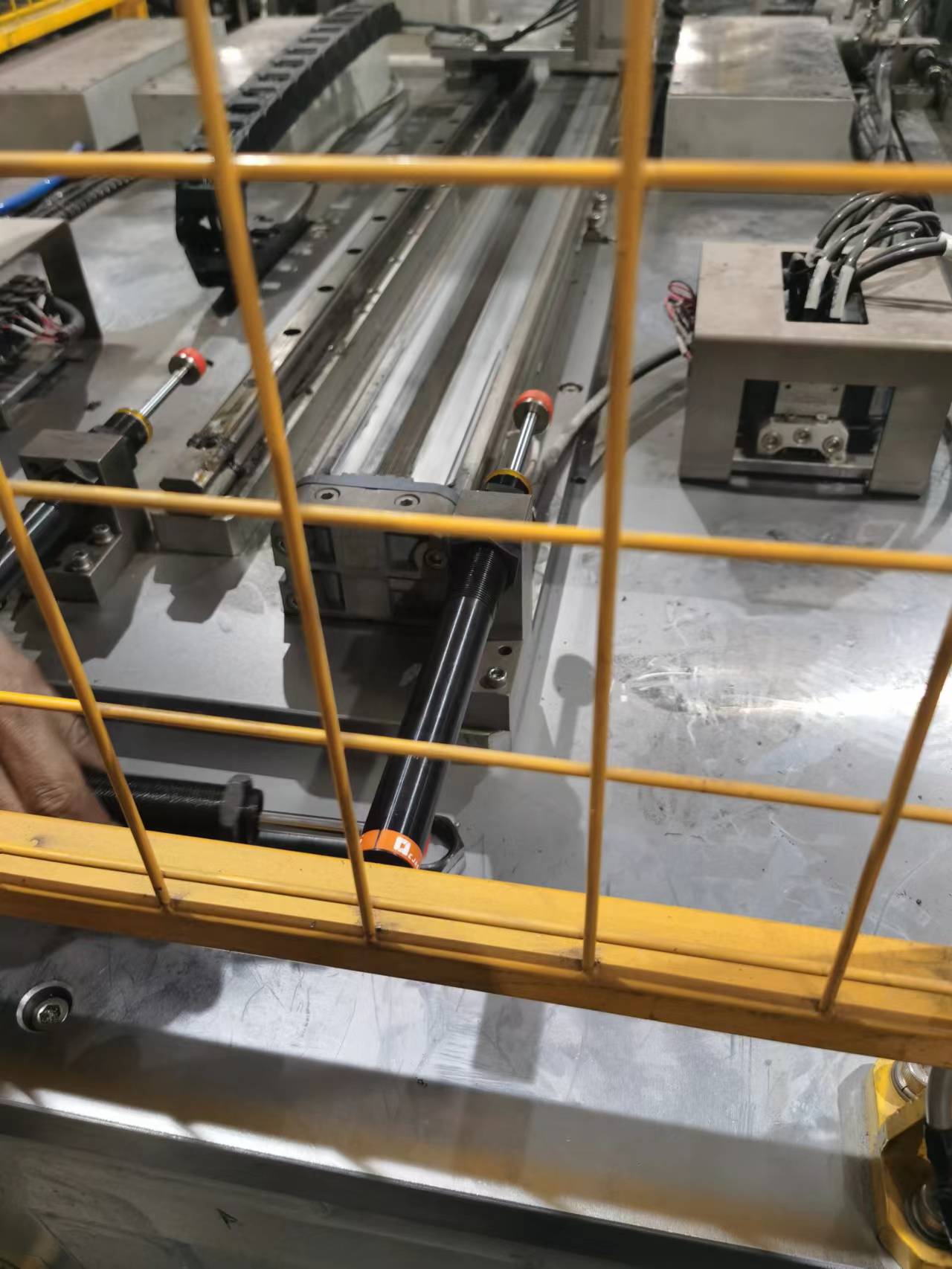 液压缓冲器的油压缓冲器结构型式和工作原理